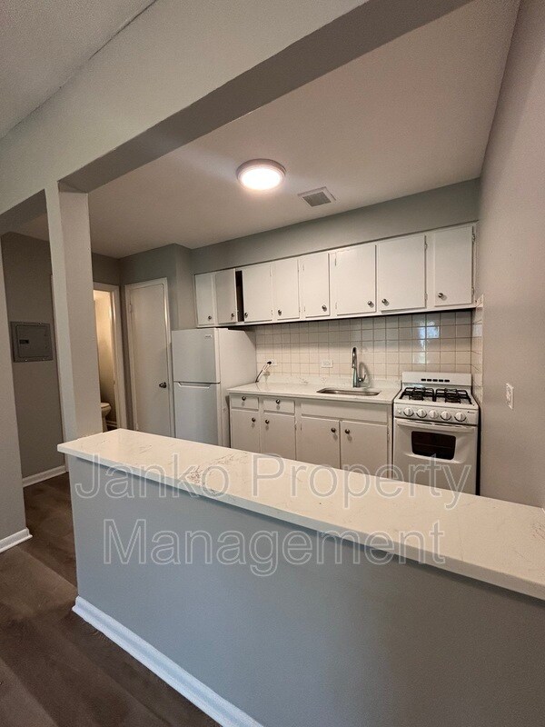 Foto del edificio - 3331 Commercial Ave