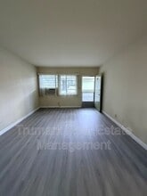 Building Photo - 2511.5 Montrose Ave