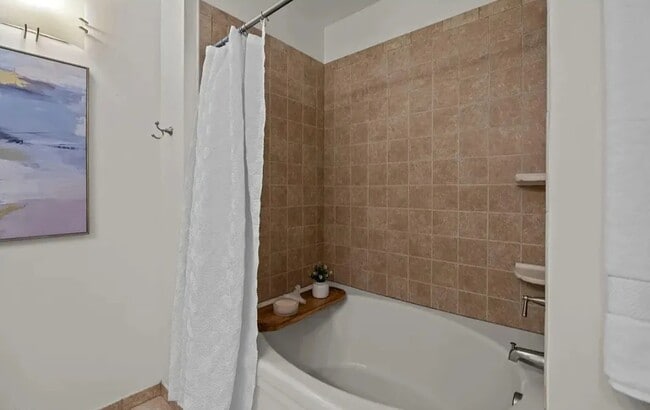 Building Photo - Modern 1BR