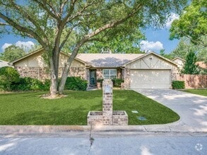 Building Photo - 2121 Northglen Dr