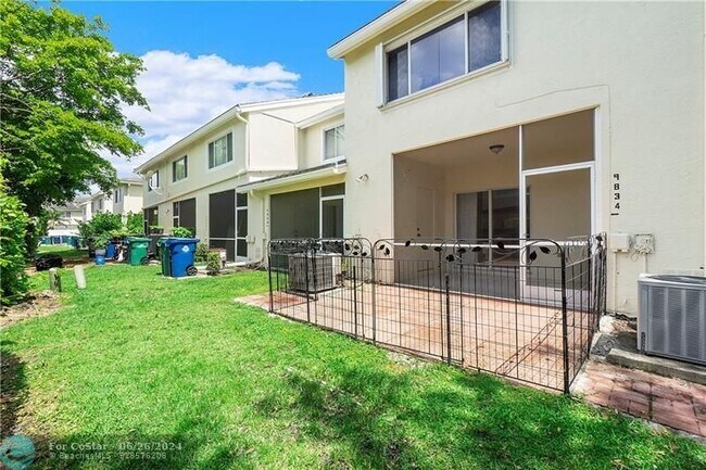 Building Photo - 9834 NW 57th Manor