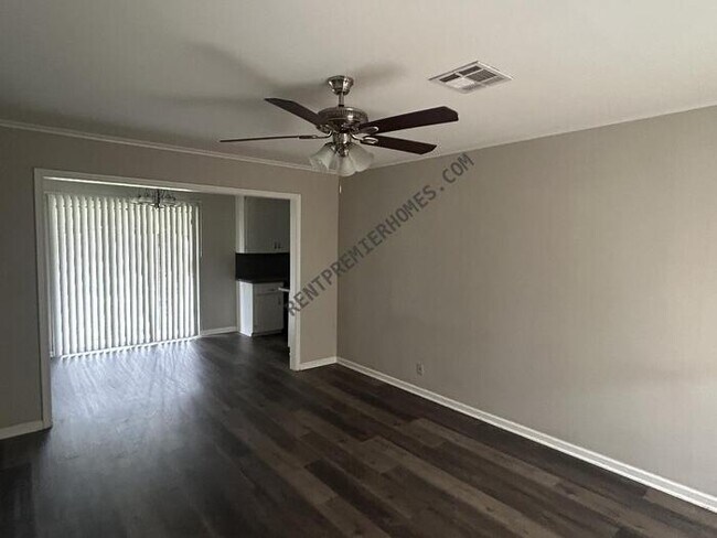 Foto del edificio - 4034 E 27th St