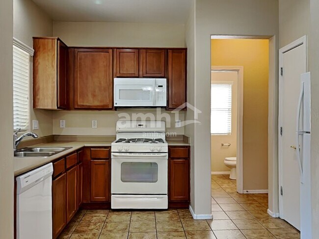 Foto del edificio - 14241 W Port Royale Ln
