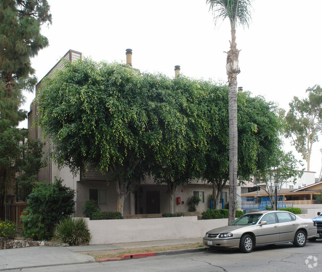 Foto del edificio - French Park Apartments