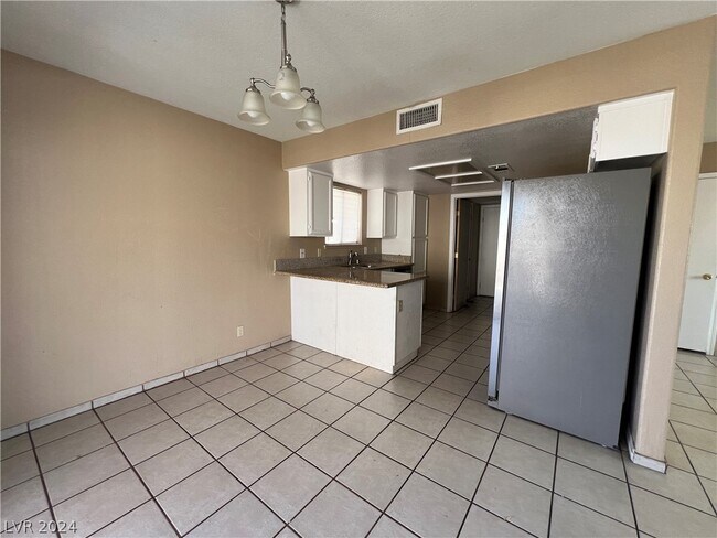 Foto del edificio - 8072 Cetus Cir