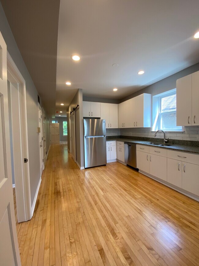 Foto del edificio - 2112 N Leavitt St