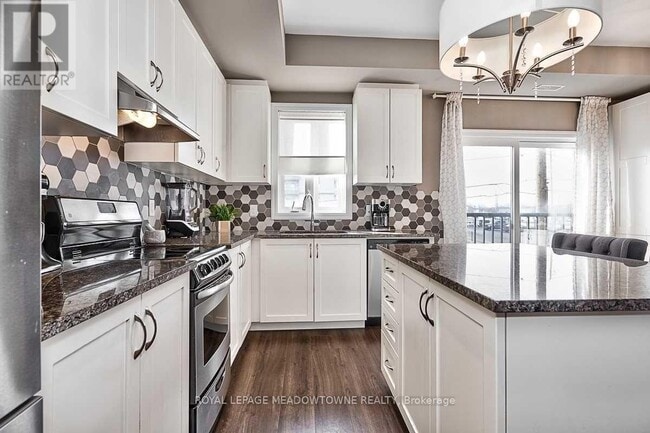 Photo du bâtiment - 70-70 Plains Rd W