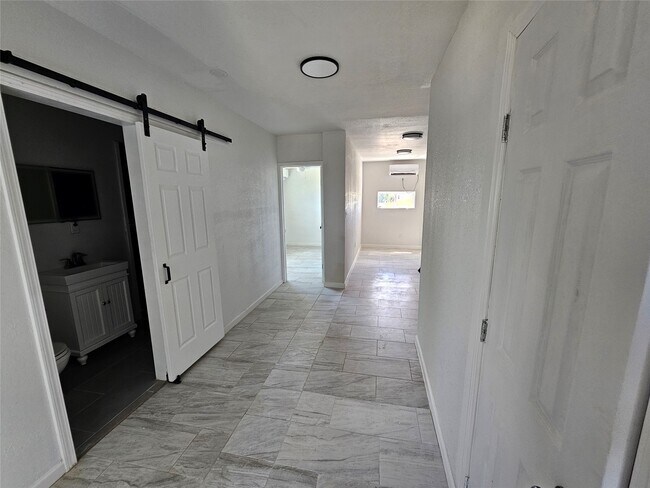 Foto del edificio - 1368 Rd 5735