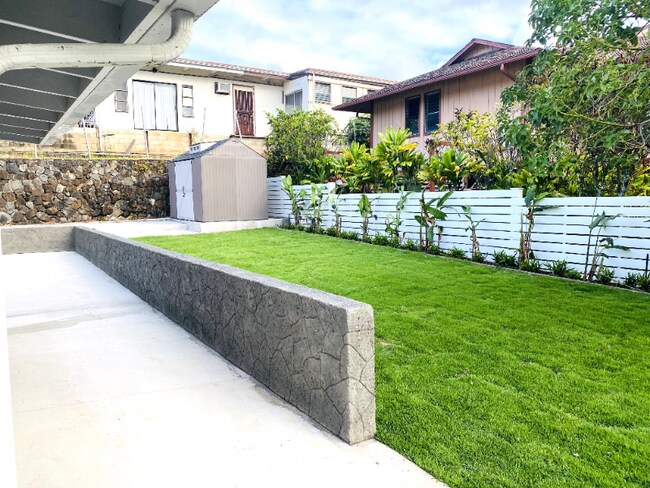 Building Photo - 1135 Hele St