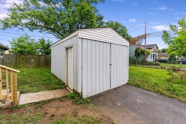 Building Photo - 973 E Weber Rd