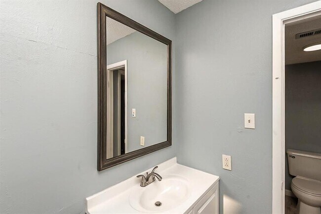 Foto del edificio - 1402 S Carrier Pkwy