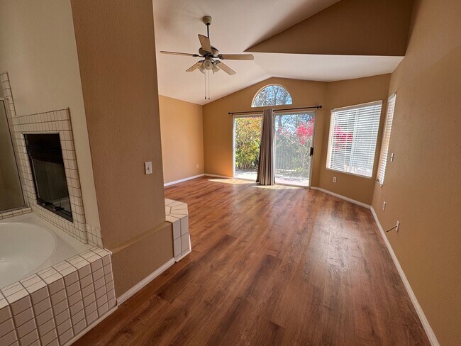 Foto del edificio - Open House Saturday 5/3 from 10 to 2pm-Bea...
