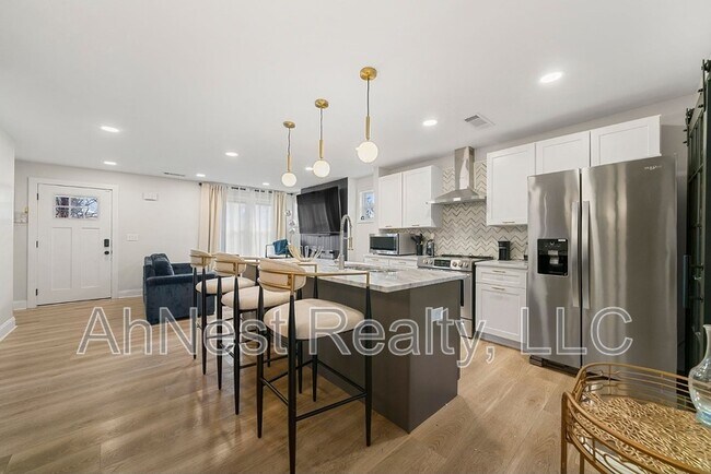 Building Photo - 562 Gary Rd NW