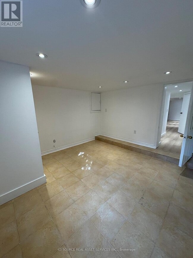 Building Photo - 858 Manning Ave