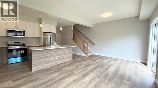 Photo du bâtiment - 6941 Heathwoods Ave