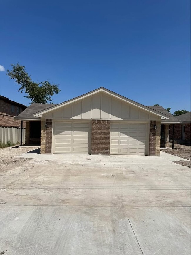 Building Photo - 1204 N 8th St