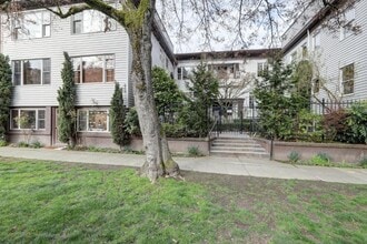 Building Photo - 215 17th Ave E
