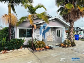 Building Photo - 5256-5260 Groveland Dr