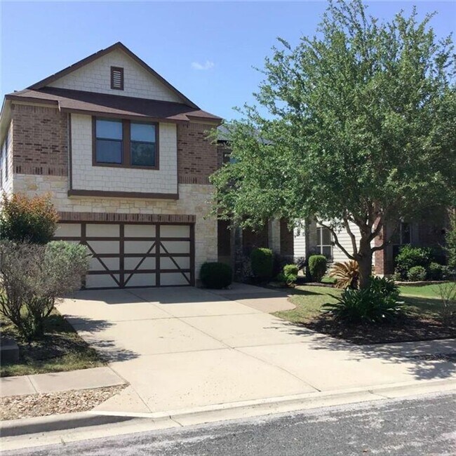 Foto del edificio - Extensive solar panels resulting in minimal to no electric cost. Dont Miss out!