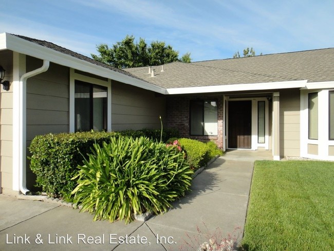Building Photo - 377 Marna Dr