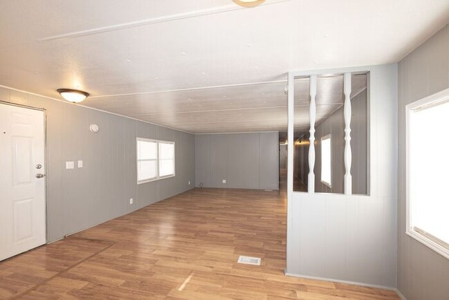 Building Photo - Newly Renovated Mobile Home