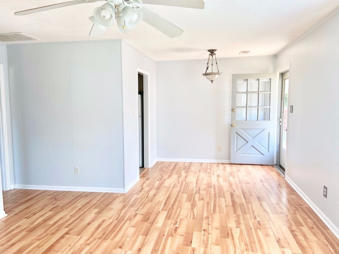 Primary Photo - 1BR/1BA off of Shore Drive near Pleasure H...