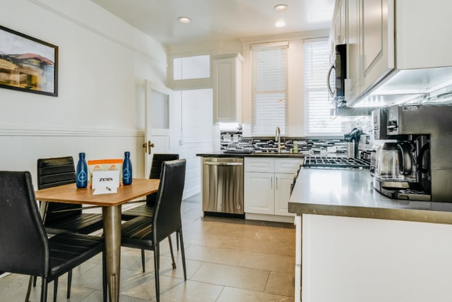 Photo - 1043-1049-1049 Noe St Apartment