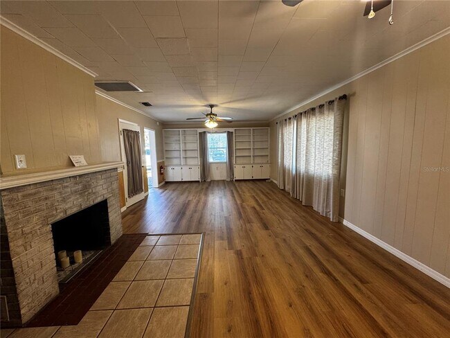 Foto del edificio - 4160 Melanie Ln