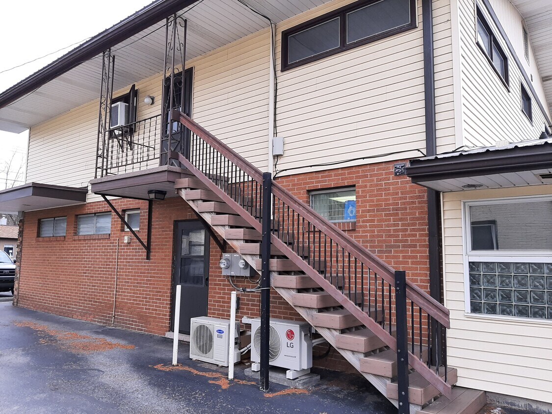 1308 3rd Ave Unit 1, Duncansville, PA 16635 Apartments in