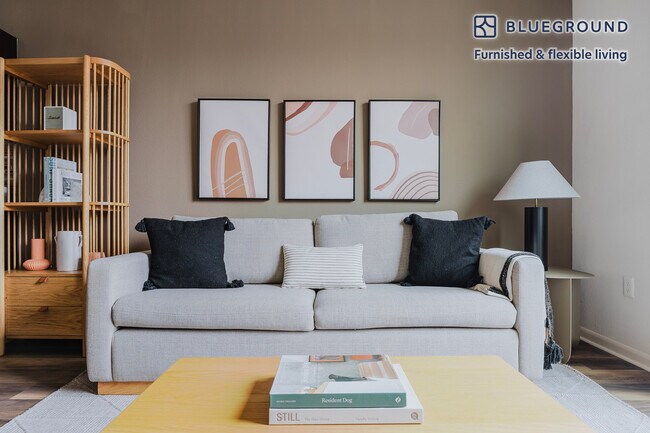 Foto del edificio - 3311 Rogers Rd