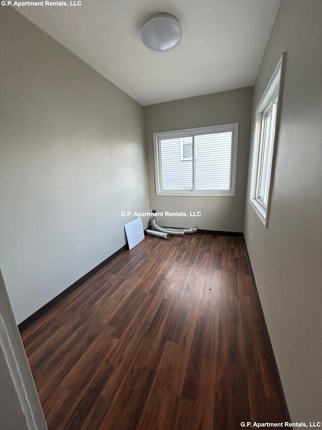 Building Photo - 91 Swan St