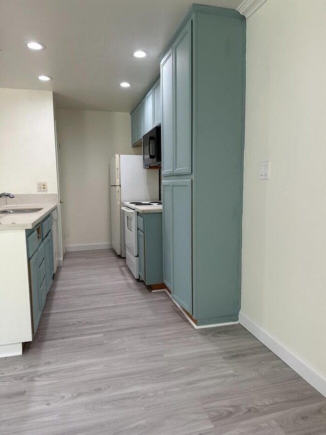 Building Photo - Beautiful updated 2 Bedroom 1 Bathroom Located in Sacramento