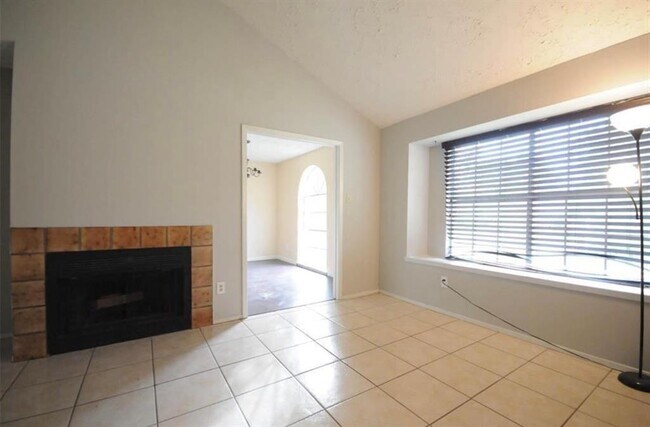 Foto del edificio - 3727 Meadow Pl Dr