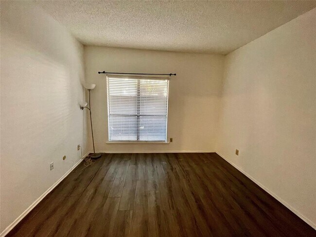 Foto del edificio - 10049 Westpark Dr