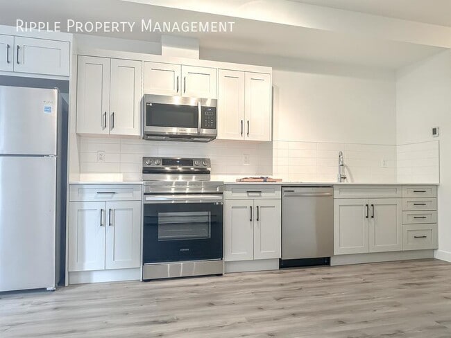 Building Photo - 50% OFF YOUR FIRST MONTHS RENT! AMAZING 1 ...