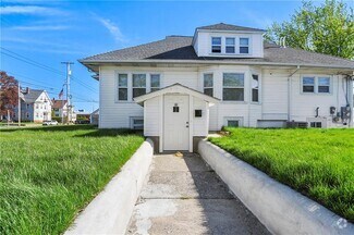 Building Photo - 1124 Newport Ave