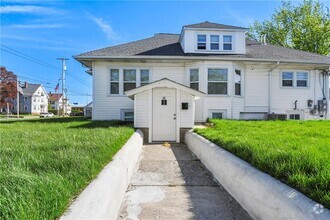 Building Photo - 1124 Newport Ave