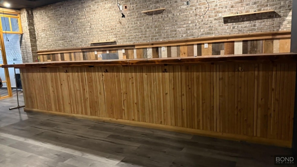 Building Photo - 35-7 Broadway