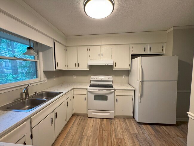 Foto del edificio - 285 High Meadow Dr