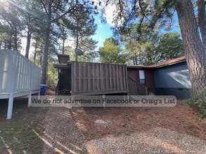Building Photo - 767 Hedgelawn Way