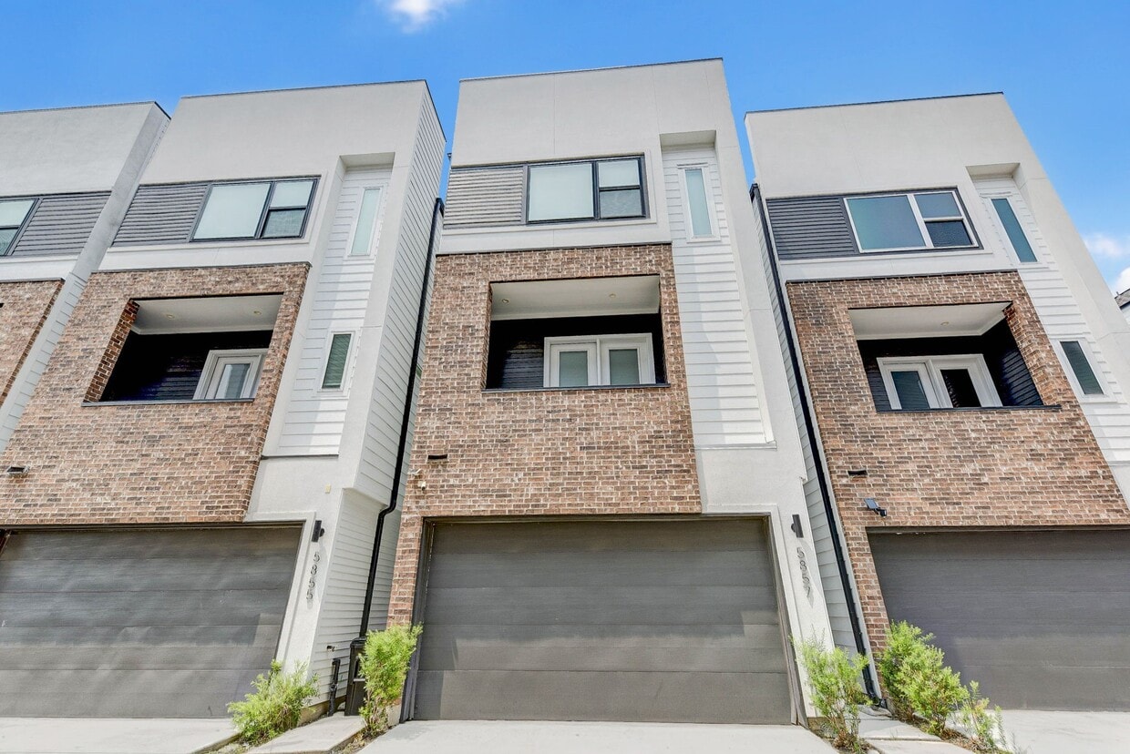 Primary Photo - 5857 Dolores St