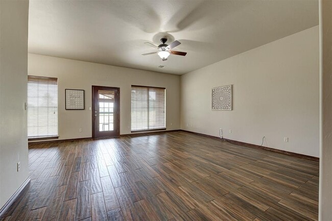 Building Photo - 1920 Fairway Dr