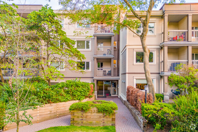 Building Photo - Kitsilano Shores