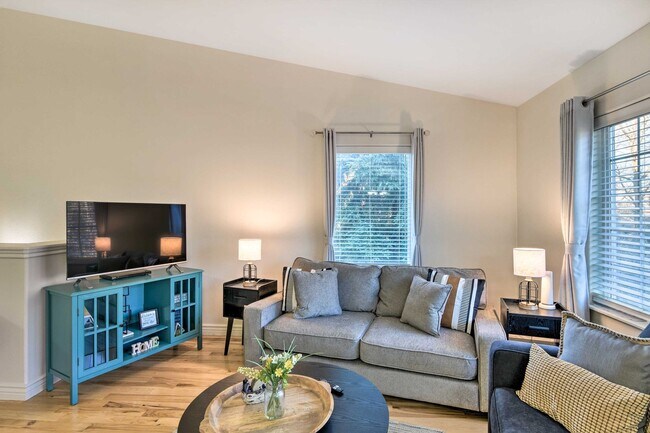 Foto del edificio - 2432 Glacier St