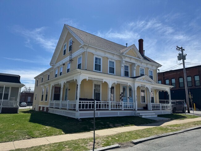 Foto del edificio - 17 Whitman Ave