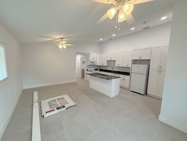 Foto del edificio - 1011-1013 3rd St W