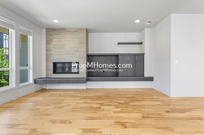 Foto del edificio - Modern Four Bedroom Home in the Heart of NE
