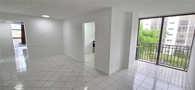 Foto del edificio - 16919 N Bay Rd