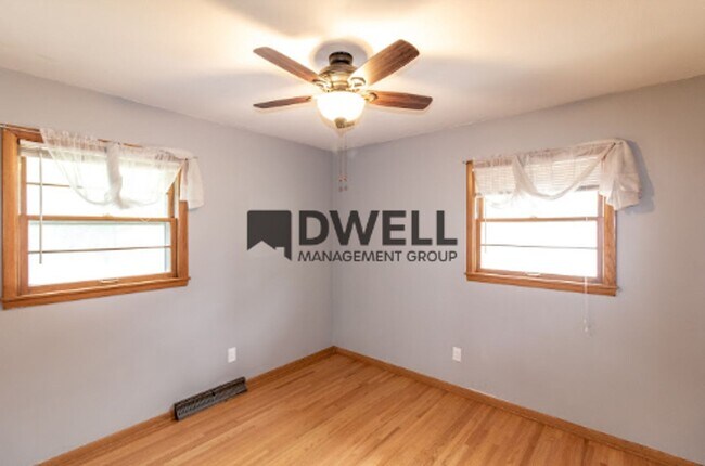 Building Photo - Recently Renovated 3 bedroom Single Family...