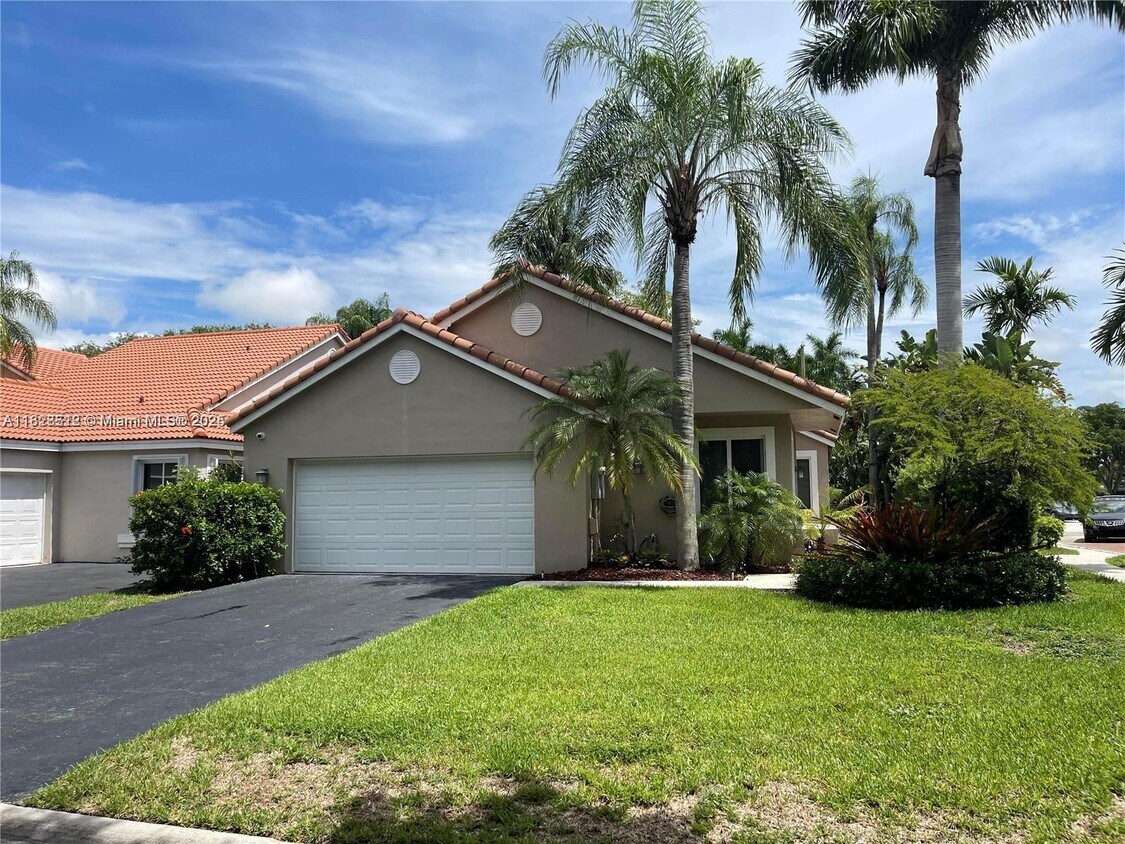 Foto principal - 10101 NW 5th St